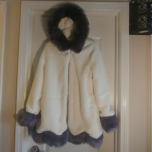 🔥NWT🔥Faux-Fur cape-style coat with hood